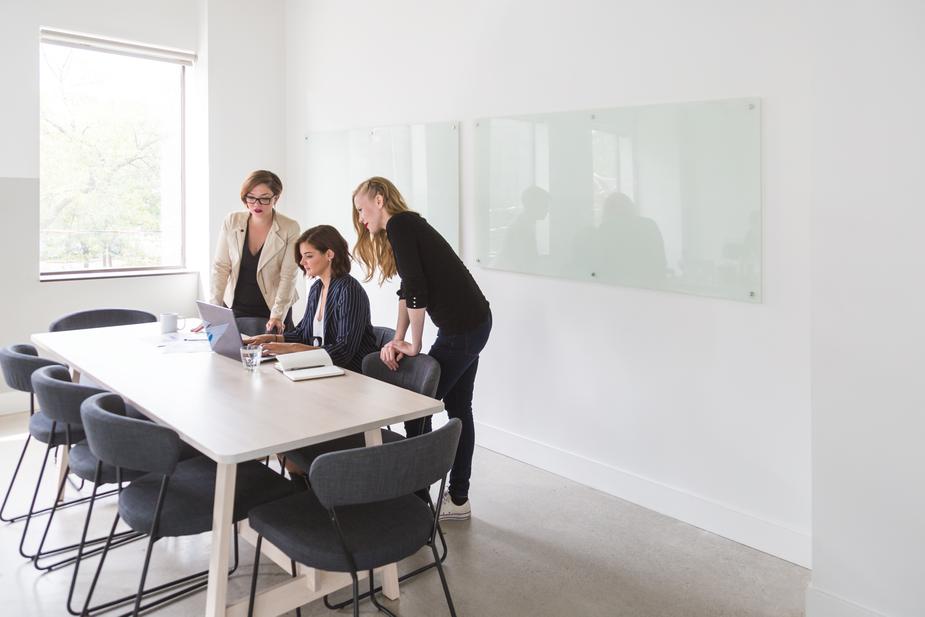 Read more about the article How to Run Unproductive Meetings
